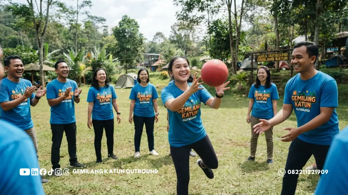 Permainan Ice Breaking Outbound Lempar Bola Nama