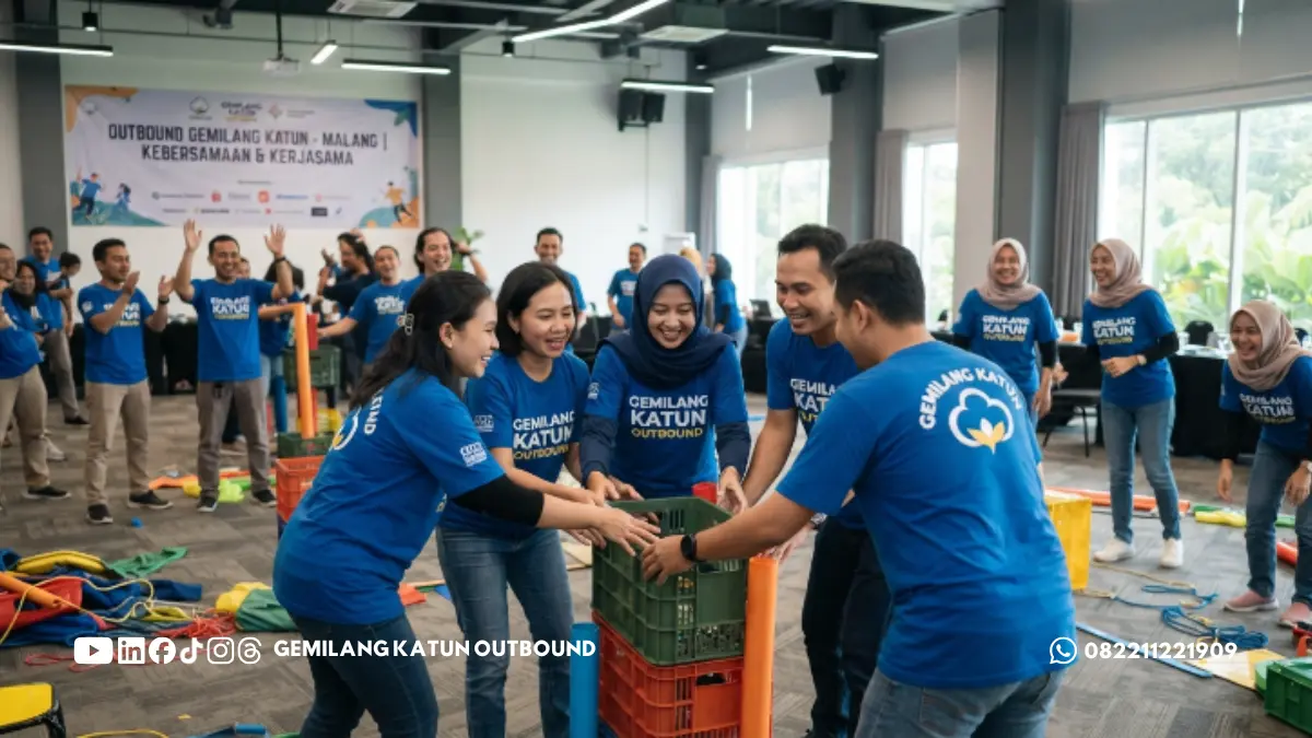 peserta mengikuti sesi outbound indoor Malang