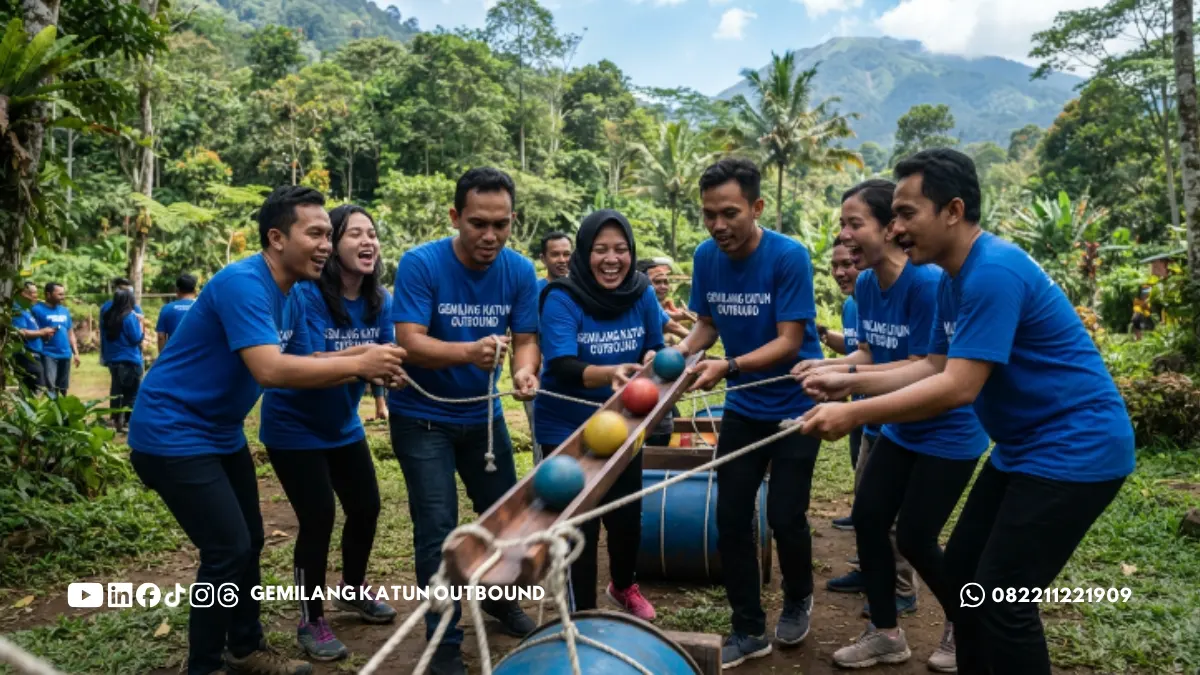 Kelompok karyawan berkoordinasi menyelesaikan tantangan outbound di Malang