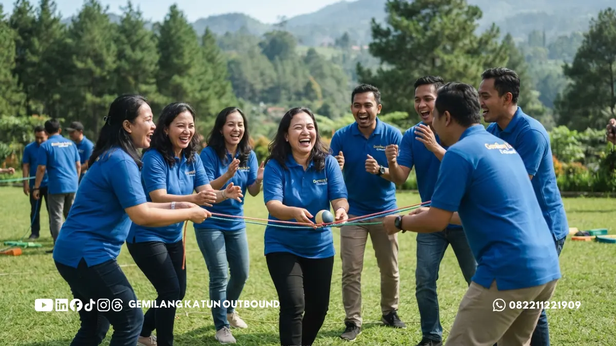 Peserta Tertawa Bersama Saat Sesi Gathering
